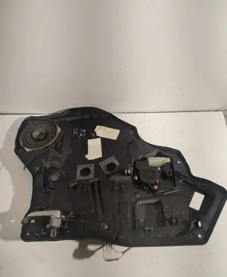 Rear door manual window regulator