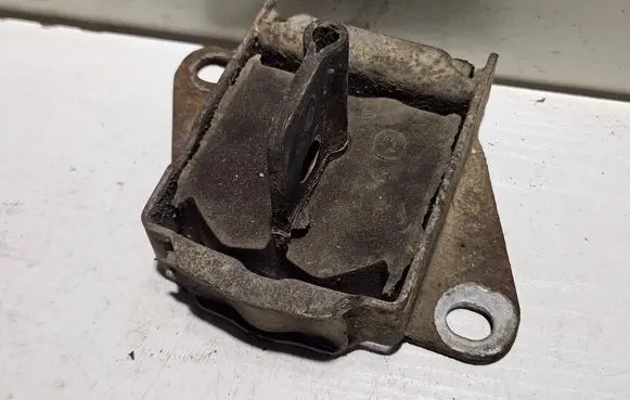 Renault Espace II Gearbox mount 7700768011