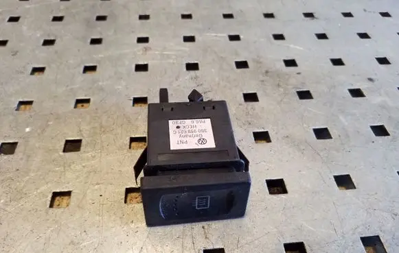 Volkswagen PASSAT B5 Windscreen/window heater switch 3B0959621C