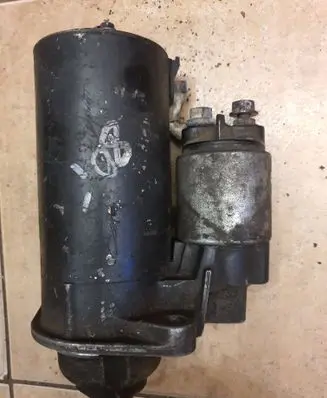 Volkswagen Golf III Starter motor 02A911024 0001125007