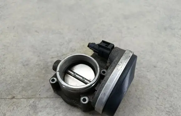 BMW 1 E81 E87 Throttle body valve 1439224