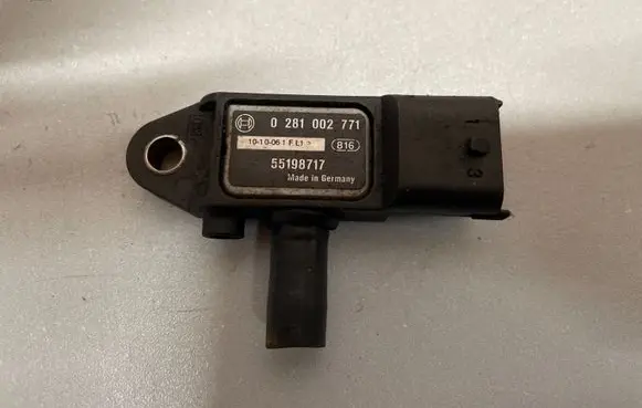 Opel Astra H Air pressure sensor 55198717