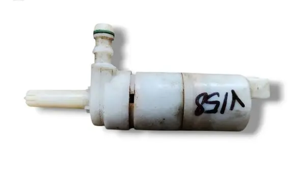 Volvo XC90 Windscreen/windshield washer pump 30663273