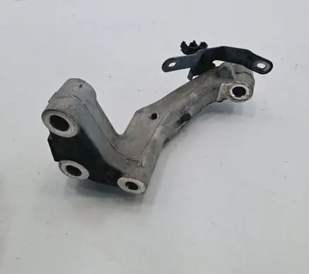 Peugeot 5008 II Engine mounting bracket S0417B5