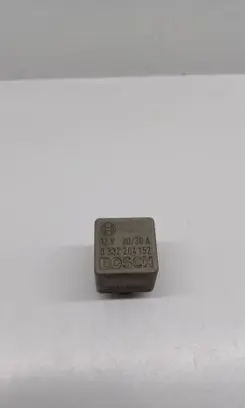 Volkswagen Golf IV Other relay 0332204152