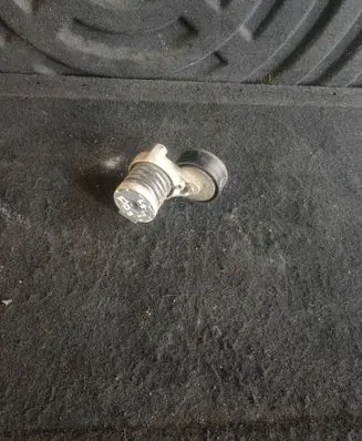 Nissan Qashqai Generator/alternator belt tensioner