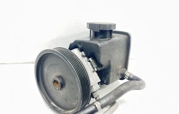 Mercedes-Benz C W204 Power steering pump A0044667001