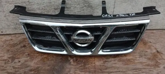 Nissan X-Trail T30 Front bumper upper radiator grill