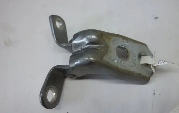 Opel Crossland X Front door upper hinge 