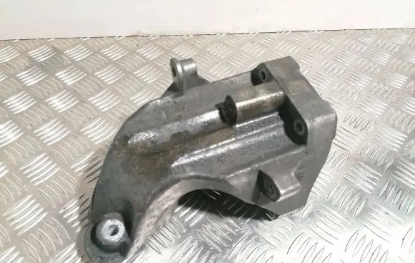 Mercedes-Benz C W204 Engine mounting bracket A6512230004