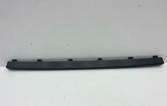 Front bumper splitter molding