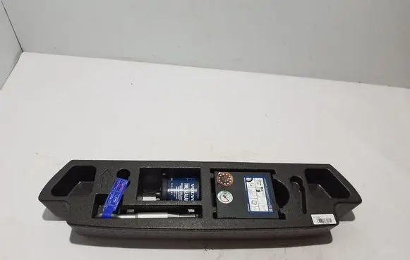 Volvo C40 Tool set 32371002