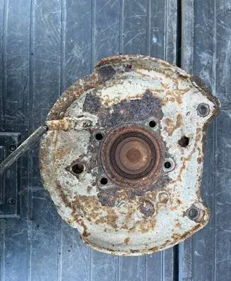 Mitsubishi Grandis Rear wheel hub spindle/knuckle 