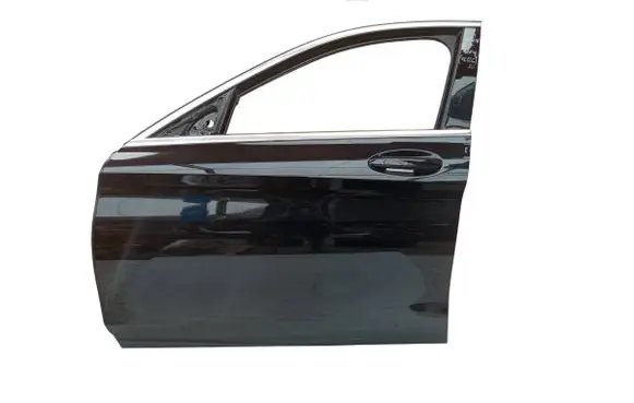 Mercedes-Benz C W205 Front door