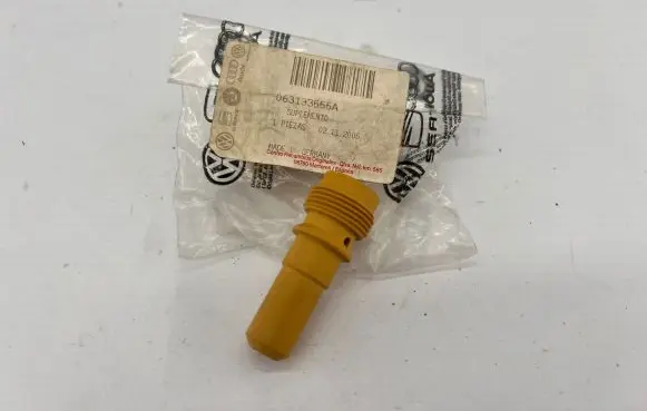 Audi 100 200 5000 C3 Fuel Injector clamp holder 063133555A