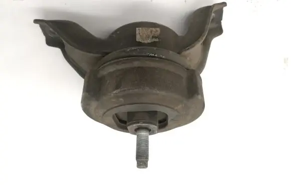 Hyundai Santa Fe Engine mount bracket
