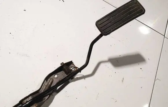 Subaru Legacy Accelerator throttle pedal