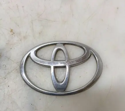 Toyota Corolla E110 Manufacturer badge logo/emblem 7543112130