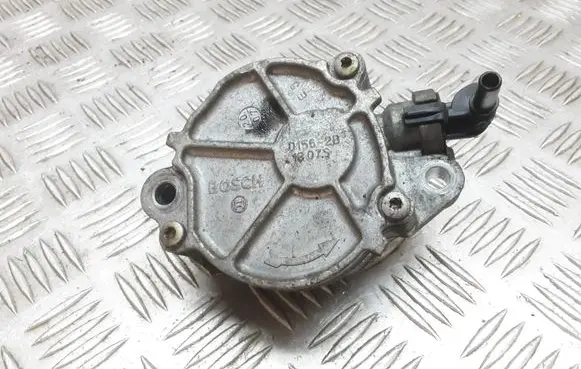 Mazda 3 I Vacuum pump D1562B