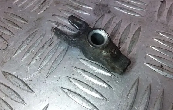 Opel Vectra C Fuel Injector clamp holder 164763