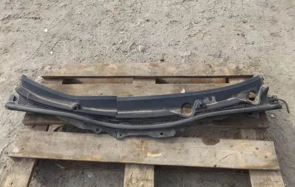 Mazda 2 Wiper trim