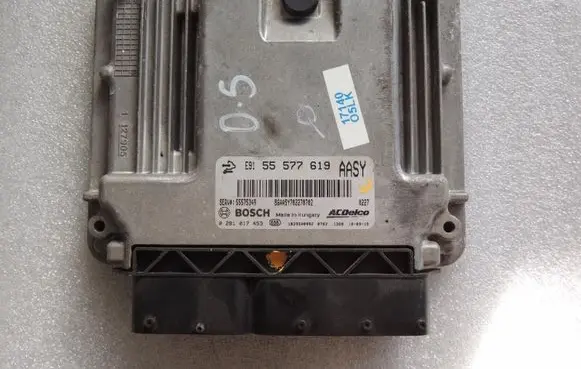 Opel Insignia A Engine control unit/module 0281017453 55573560
