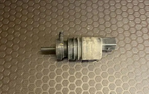 Peugeot 4007 Windscreen/windshield washer pump 3043125