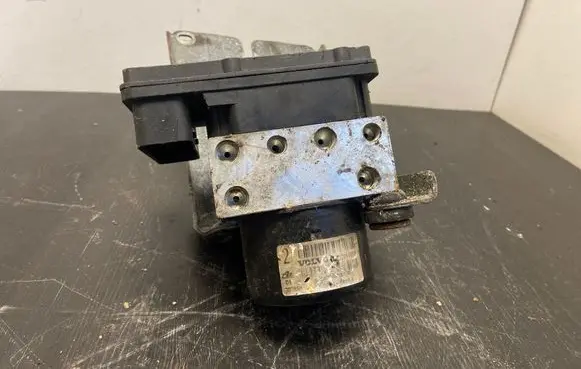 Volvo V70 ABS Pump 30714952 04894