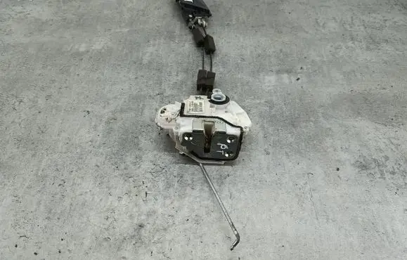 Honda CR-V Rear door lock 72611SWAJ1
