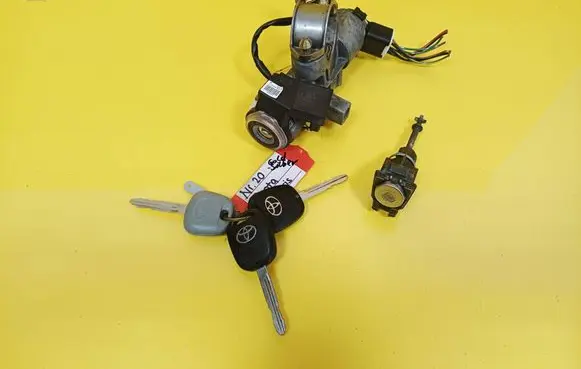 Toyota Avensis T250 Ignition lock 