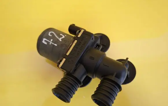 BMW 3 E46 Coolant heater control valve 1147412144