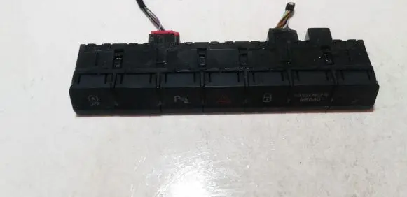 Skoda Karoq Hazard light switch 565927132AK 034988003-02