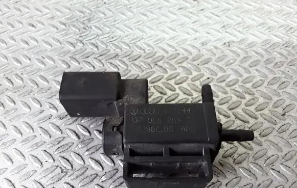 Audi A4 S4 B6 8E 8H Valve vacuum 037906283C