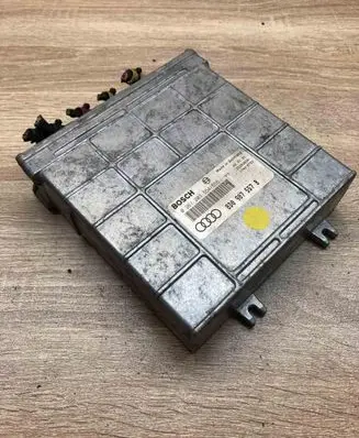 Audi A4 S4 B5 8D Engine control unit/module ECU 8D0907557B 0261203554 WithplugMain