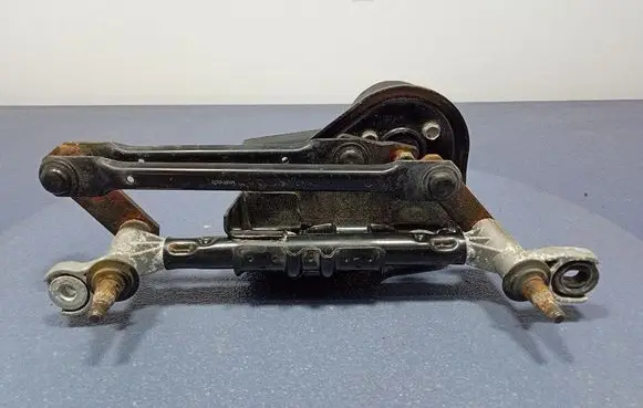 Volkswagen Fox Front wiper linkage and motor 006B20070