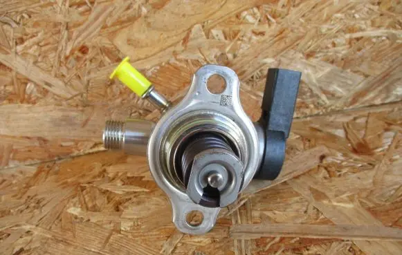 Volkswagen T-Roc Fuel injection high pressure pump 05L127027L