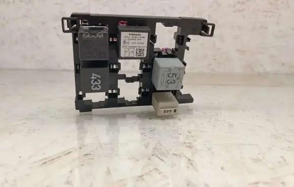 Volkswagen Touran I Fuse module 1T1937503A