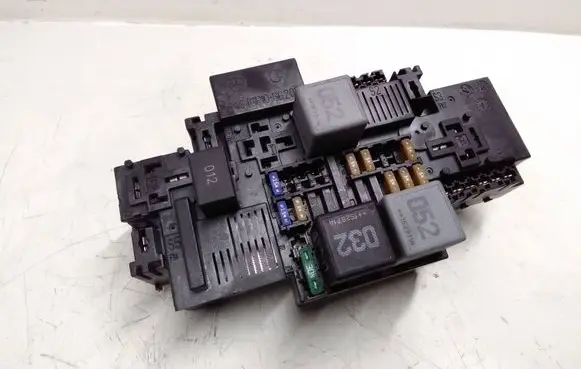Mercedes-Benz C W205 Fuse module A2229063202 50W211F02 152860345