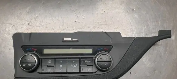 Toyota Auris E180 Climate control unit 5590002360 5425K43B