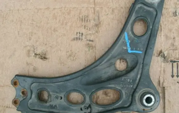 Opel Vivaro Front lower control arm/wishbone 35367262364364