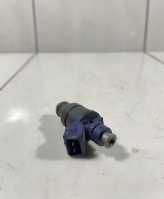 Audi A6 S6 C4 4A Fuel injector 078133551L