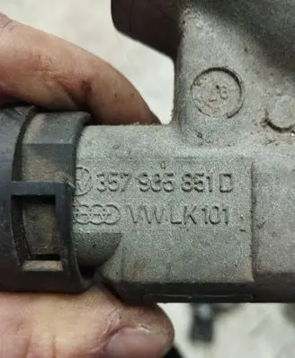 Volkswagen Golf III Ignition lock 357905851D
