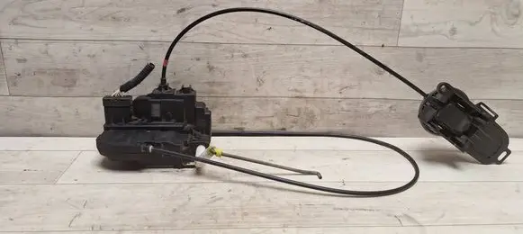 Nissan Note (E11) Front door lock 