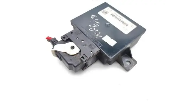 Mazda CX-5 Voltage converter/converter module PE0318572 8ES01087100