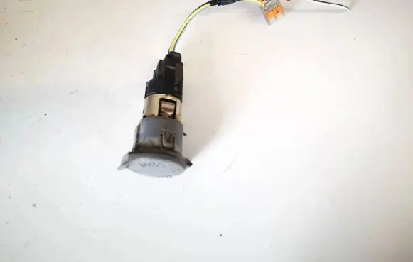 Toyota RAV 4 (XA20) Cigarette lighter 