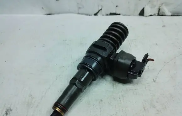 Audi A4 S4 B6 8E 8H Fuel injector 038130073AJ