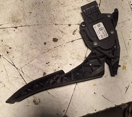 Opel Insignia A Accelerator throttle pedal 13237352 6PV00976500