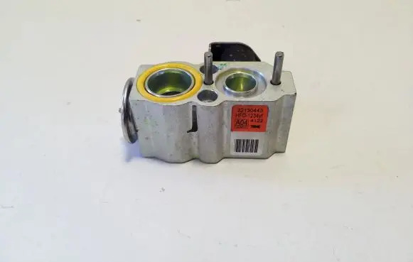 Volvo XC60 Air conditioning (A/C) expansion valve 32130443