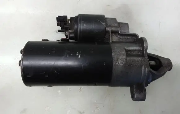 Volkswagen PASSAT B5 Starter motor 1005821478