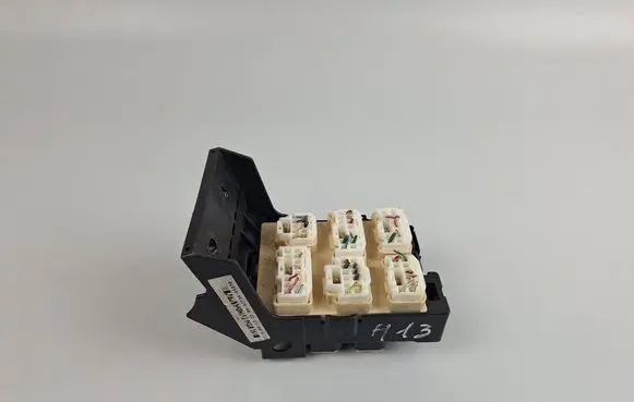 Toyota Avensis T250 Fuse module 8273405030